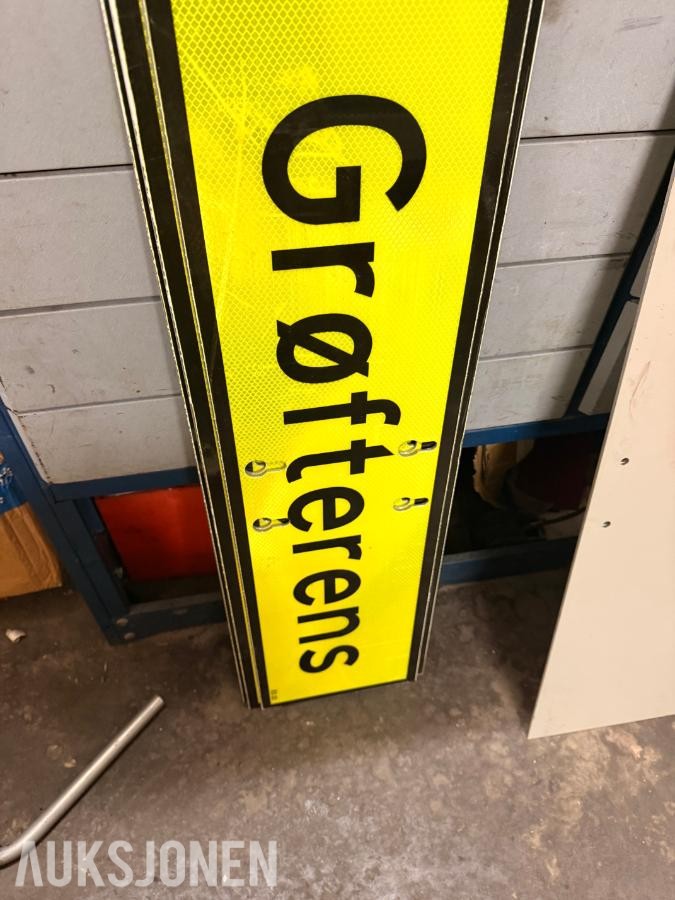 Lager med Vei og anlegg skilt