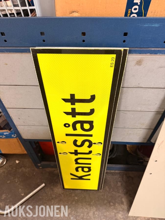 Lager med Vei og anlegg skilt