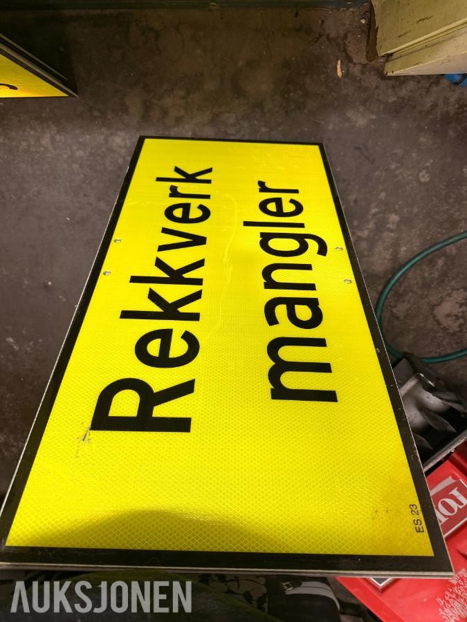 Lager med Vei og anlegg skilt