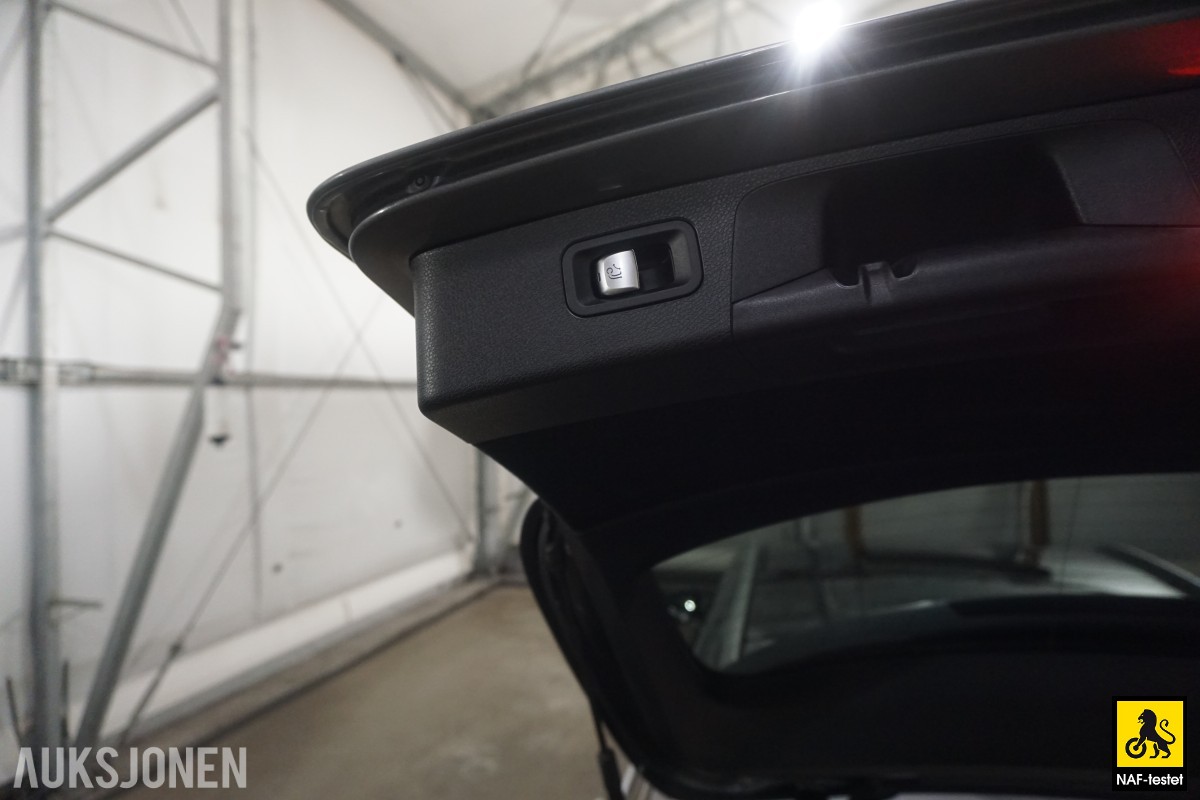 2017 Mercedes-Benz E200 AMG 184HK AUTOMAT HENGERFESTE BURMESTER 360-KAMERA PANORAMA HEAD-UP