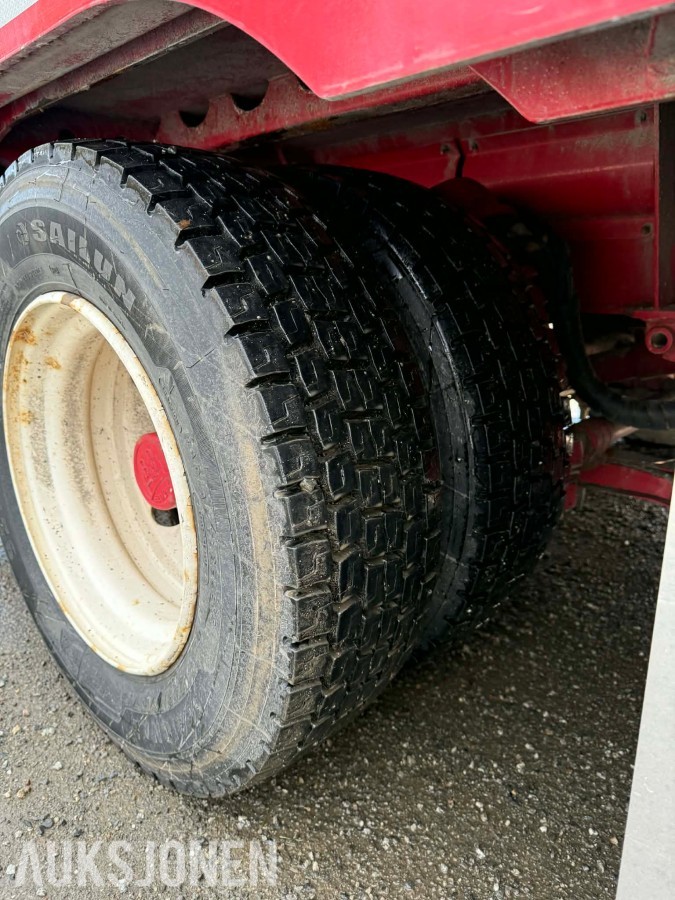 2022 Istrail Maskinsemi. Godt utstyrt henger. 