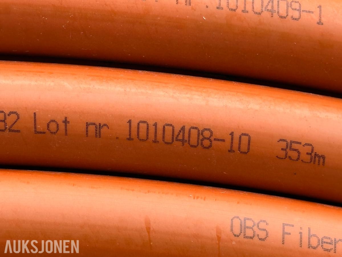 2024 Stor kabeltrommel med oransje fiberrør (FTTx-ducting) fra Ducatel