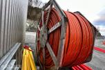 2024 Stor kabeltrommel med oransje fiberrør (FTTx-ducting) fra Ducatel