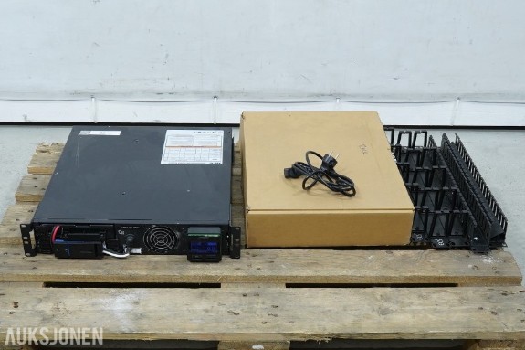 APC Smart-UPS SRT1000RMXLI-NC 1000VA / 1000W rackmontert UPS med AP9641 nettverkskort