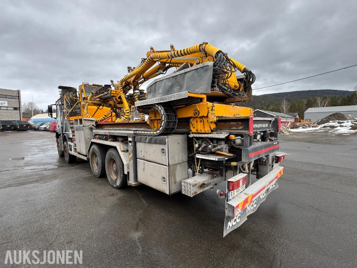 2017 Mercedes-Benz Arocs 8x4 bolterigg 2 armer / nylig EU-godkjent