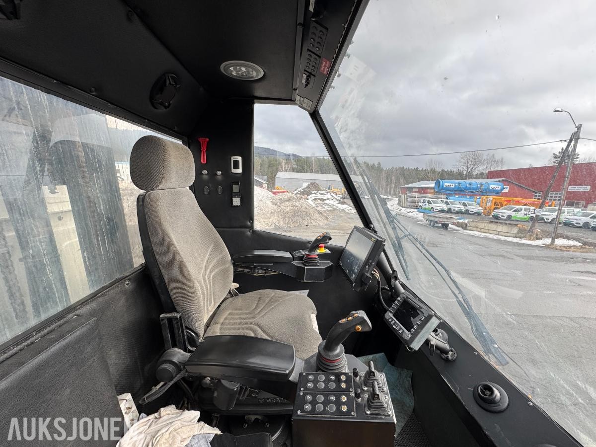 2017 Mercedes-Benz Arocs 8x4 bolterigg 2 armer / nylig EU-godkjent