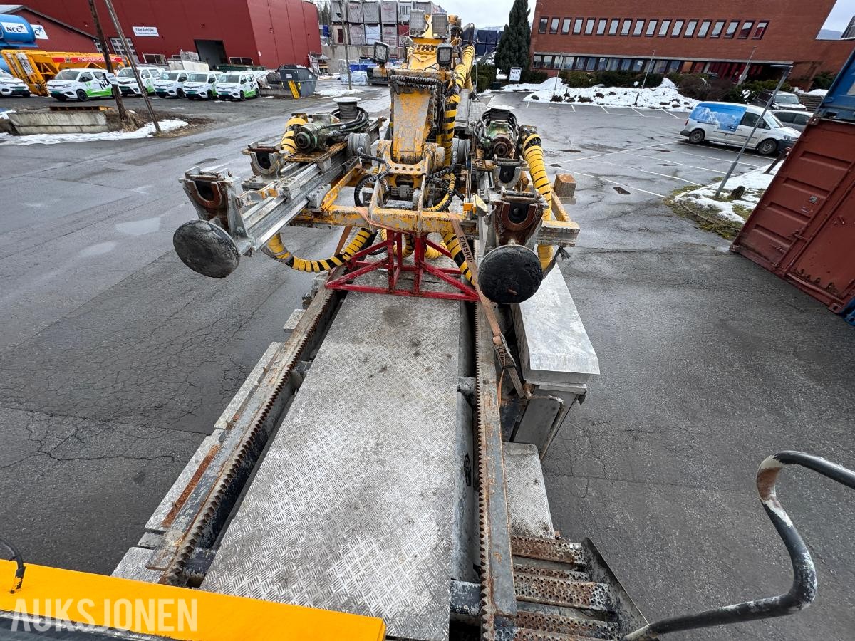 2017 Mercedes-Benz Arocs 8x4 bolterigg 2 armer / nylig EU-godkjent