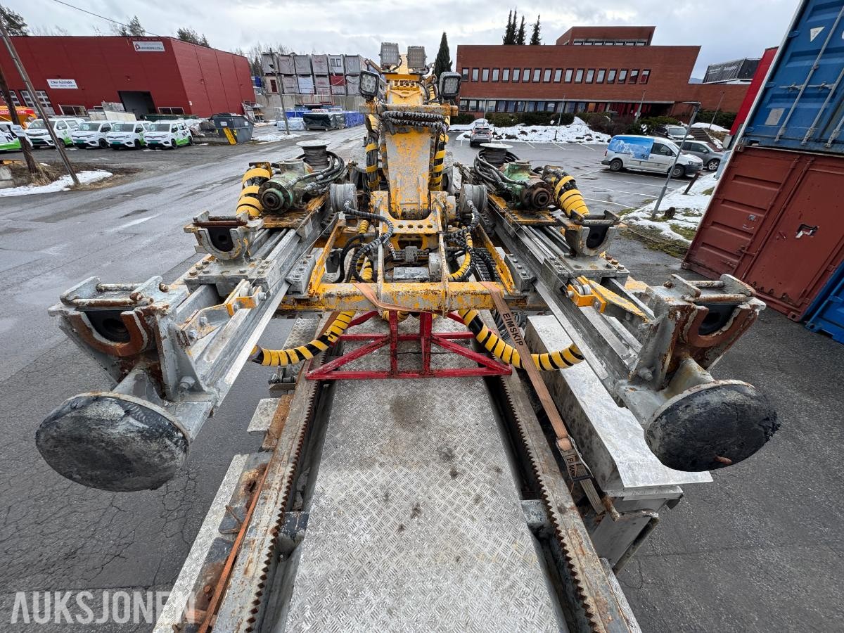 2017 Mercedes-Benz Arocs 8x4 bolterigg 2 armer / nylig EU-godkjent