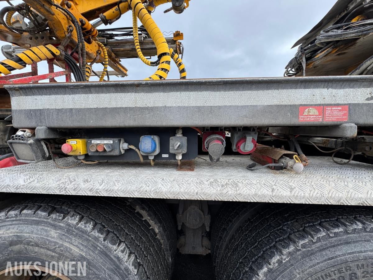 2017 Mercedes-Benz Arocs 8x4 bolterigg 2 armer / nylig EU-godkjent