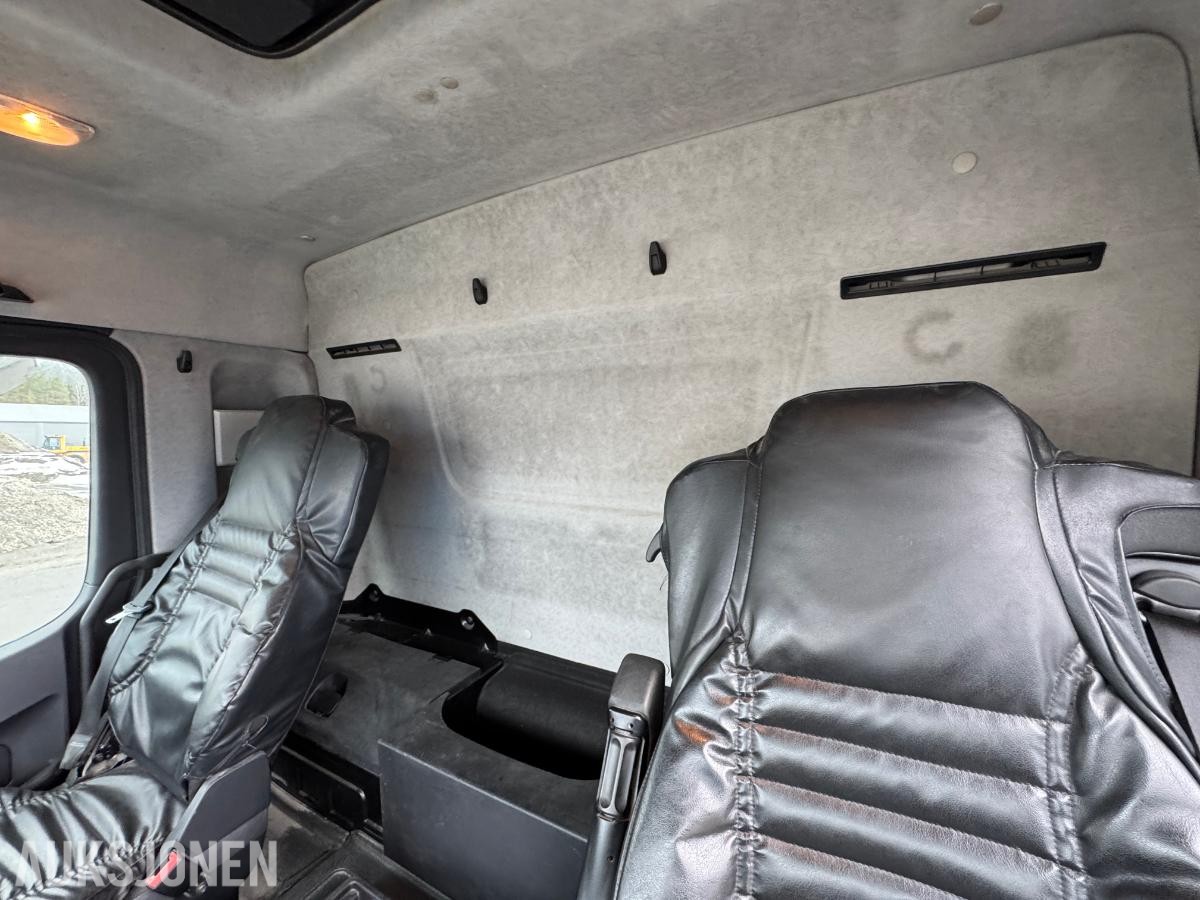 2017 Mercedes-Benz Arocs 8x4 bolterigg 2 armer / nylig EU-godkjent