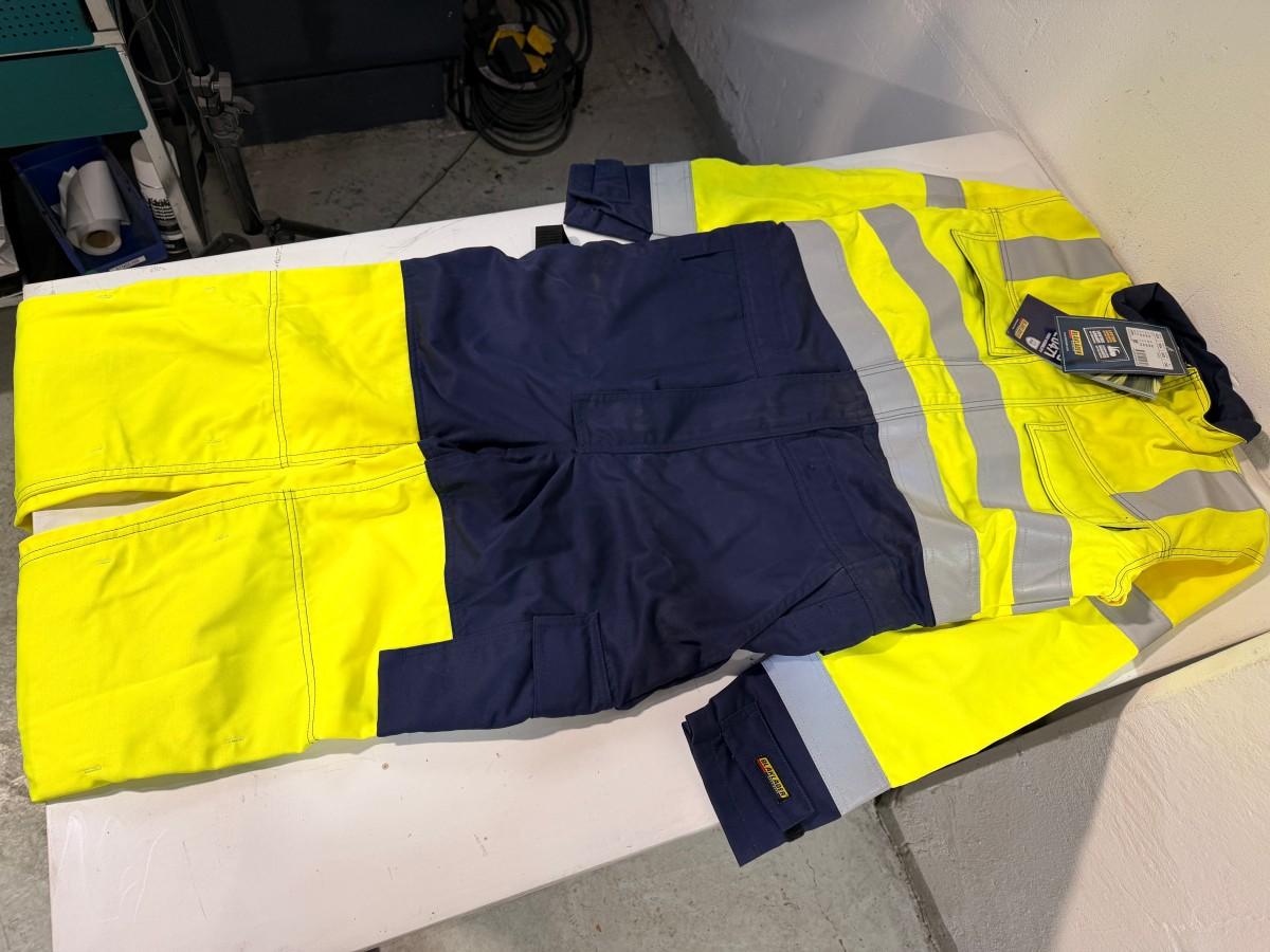 4 stk Blåkläder varselkjeledress modell 6373 - størrelse C46