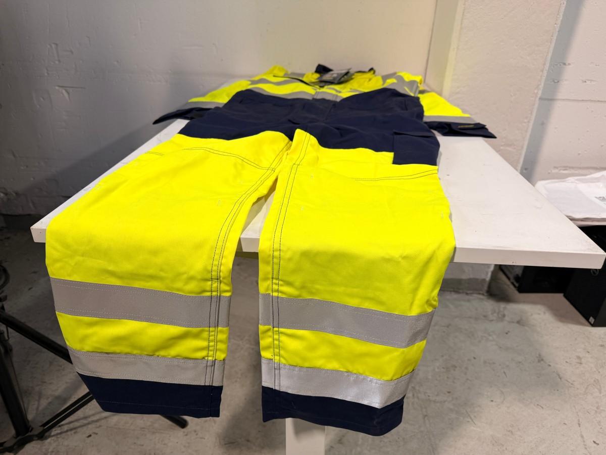 4 stk Blåkläder varselkjeledress modell 6373 - størrelse C46