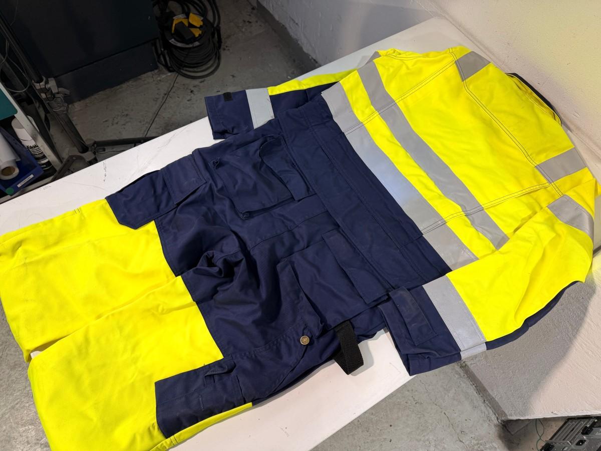4 stk Blåkläder varselkjeledress modell 6373 - størrelse C46