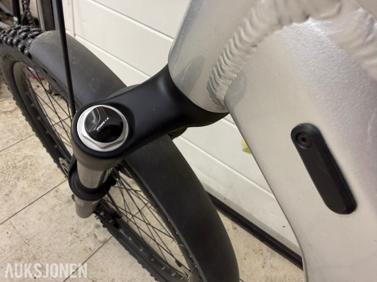 2024 Focus Thron² fulldempet elsykkel med 6.7 EQP 29" XL