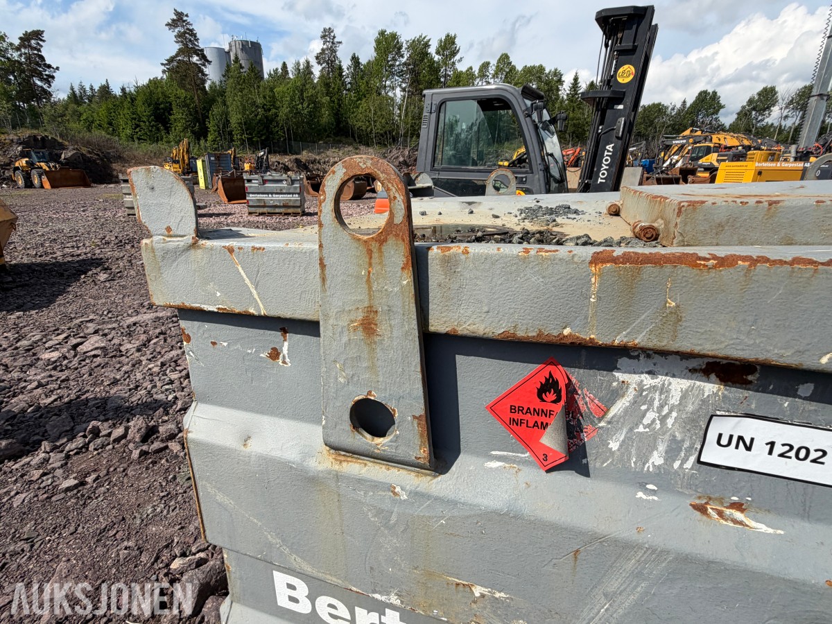 2015 KN Beholderfabrik & Miljøteknik 1000 L dieseltank
