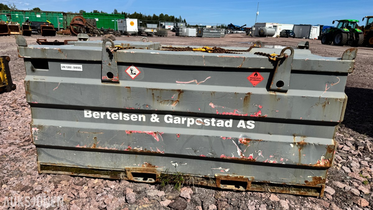 2015 KNSB 31A Dieseltank 2000L - Ca 500L diesel
