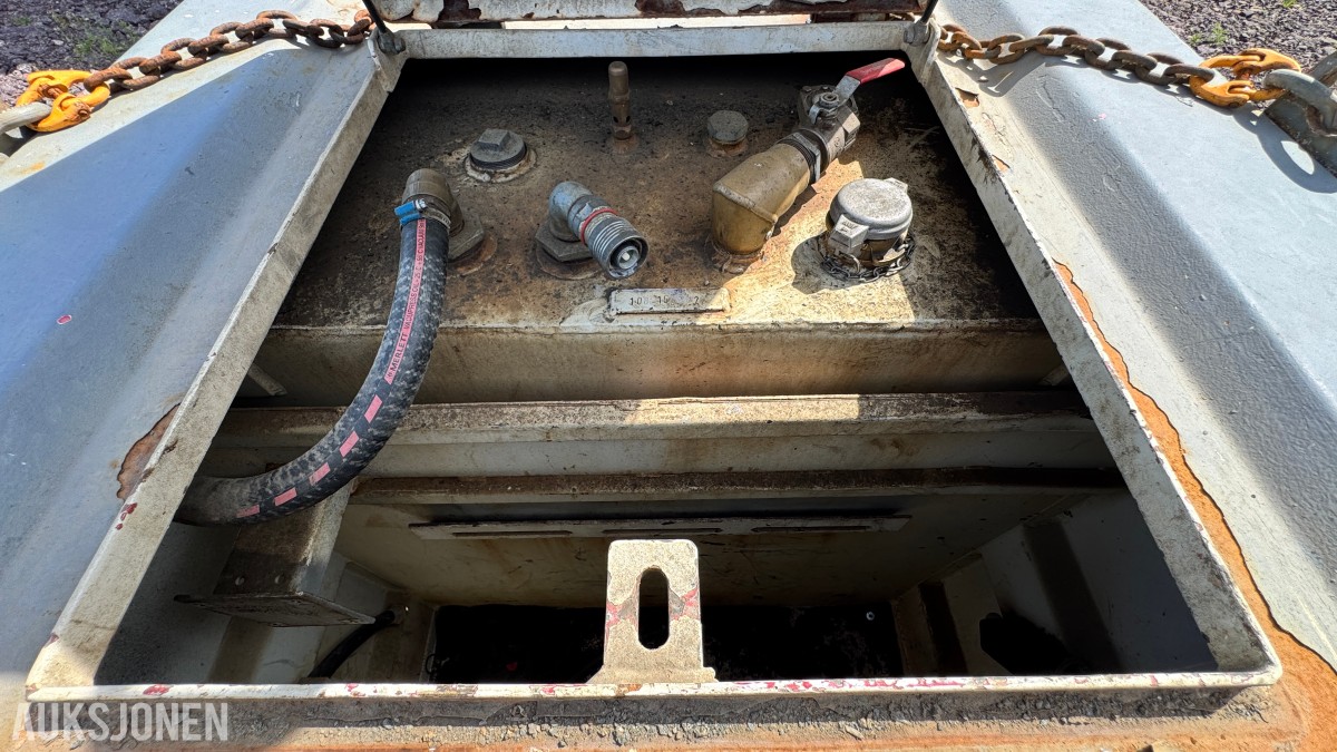 2015 KNSB 31A Dieseltank 2000L - Ca 500L diesel