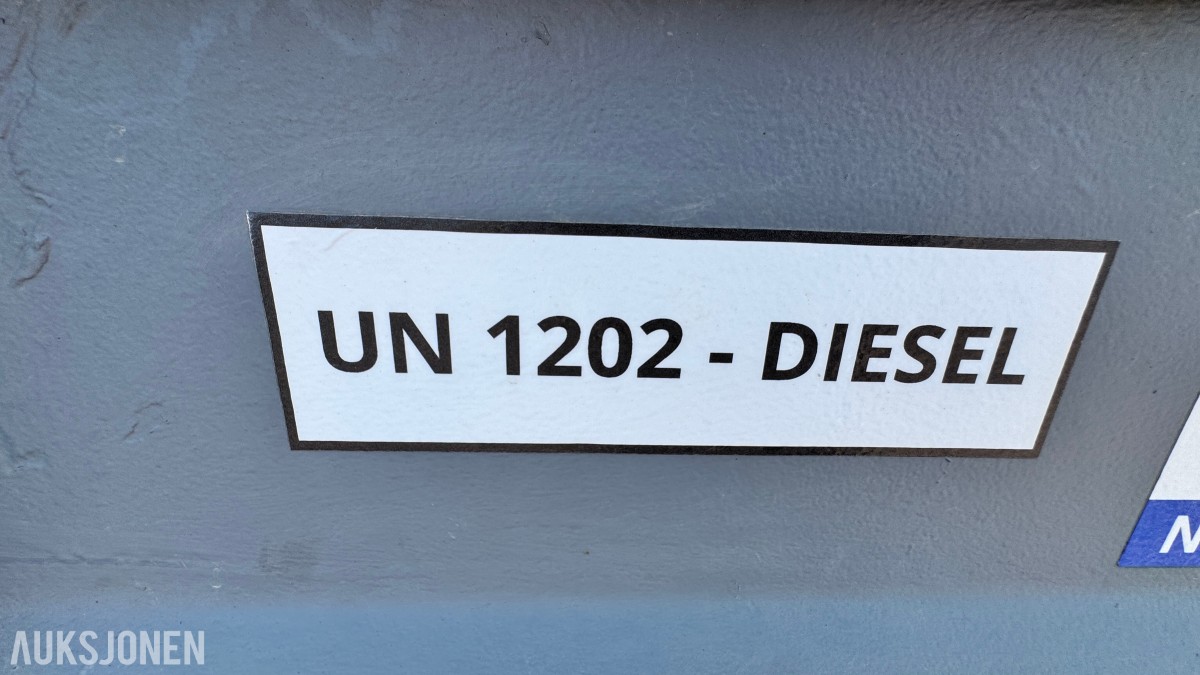 2015 KNSB 31A Dieseltank 2000L - Ca 500L diesel
