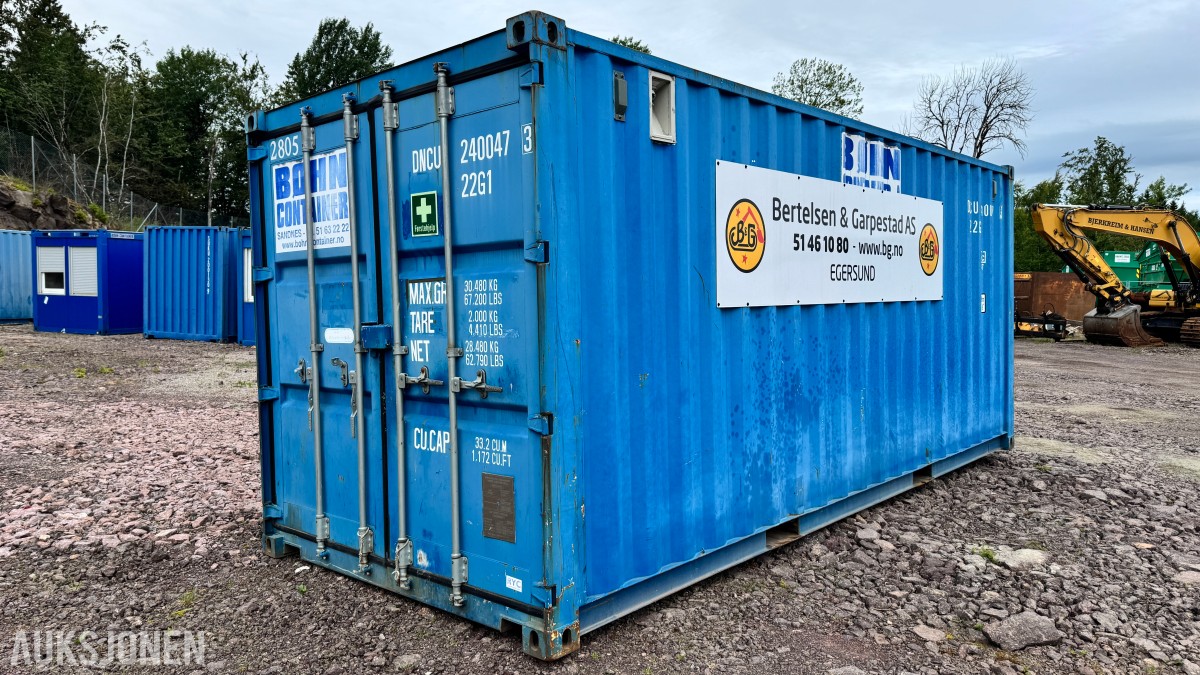 2010 20 fots Container med rørdeler, PE-rør, pumpe og monteringsutstyr