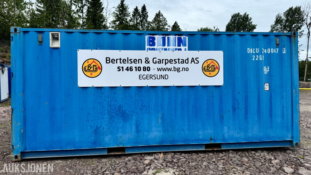 2010 20 fots Container med rørdeler, PE-rør, pumpe og monteringsutstyr