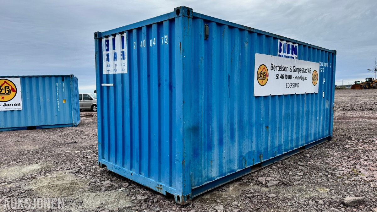 2010 20 fots Container med rørdeler, PE-rør, pumpe og monteringsutstyr