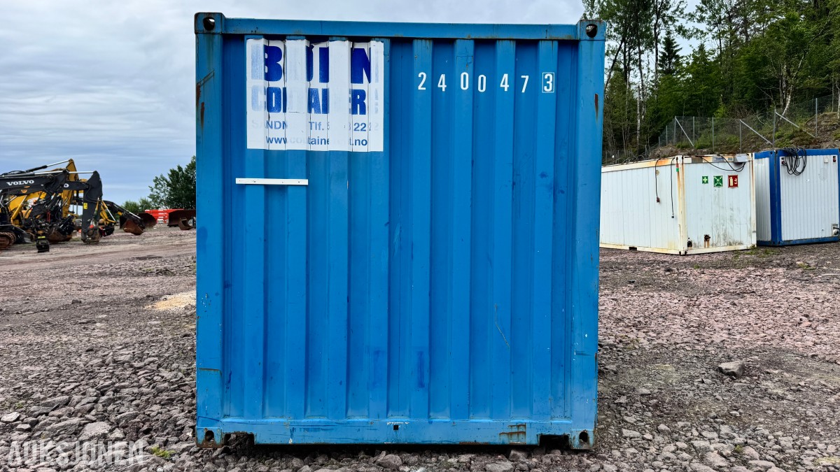 2010 20 fots Container med rørdeler, PE-rør, pumpe og monteringsutstyr