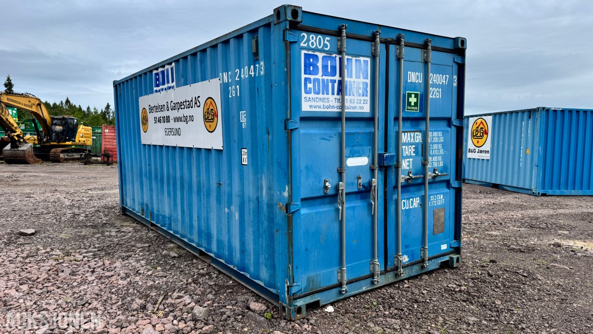 2010 20 fots Container med rørdeler, PE-rør, pumpe og monteringsutstyr