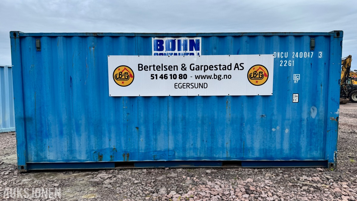 2010 20 fots Container med rørdeler, PE-rør, pumpe og monteringsutstyr