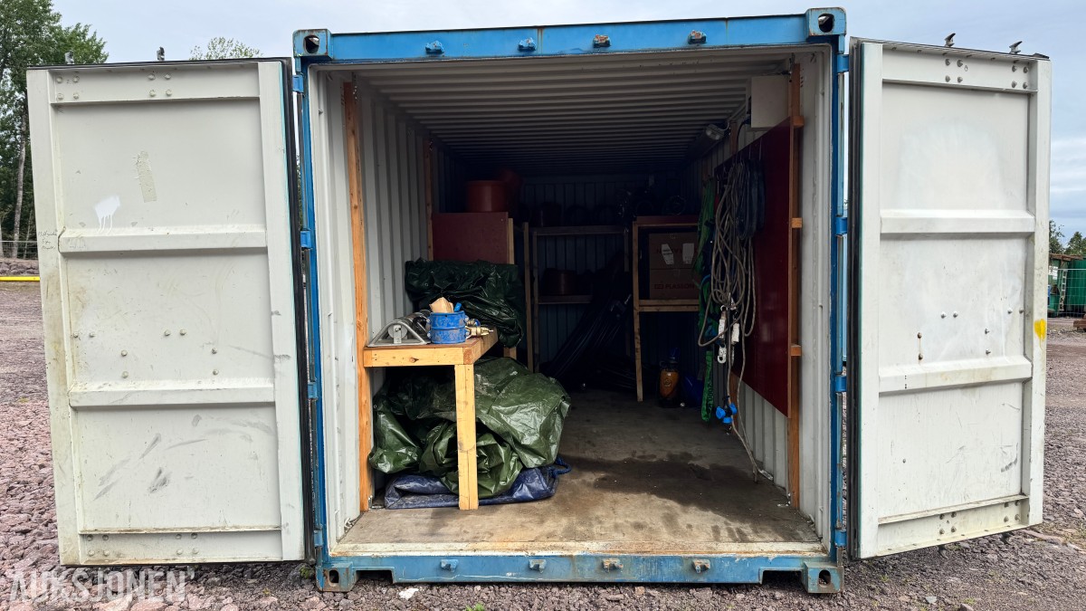2010 20 fots Container med rørdeler, PE-rør, pumpe og monteringsutstyr