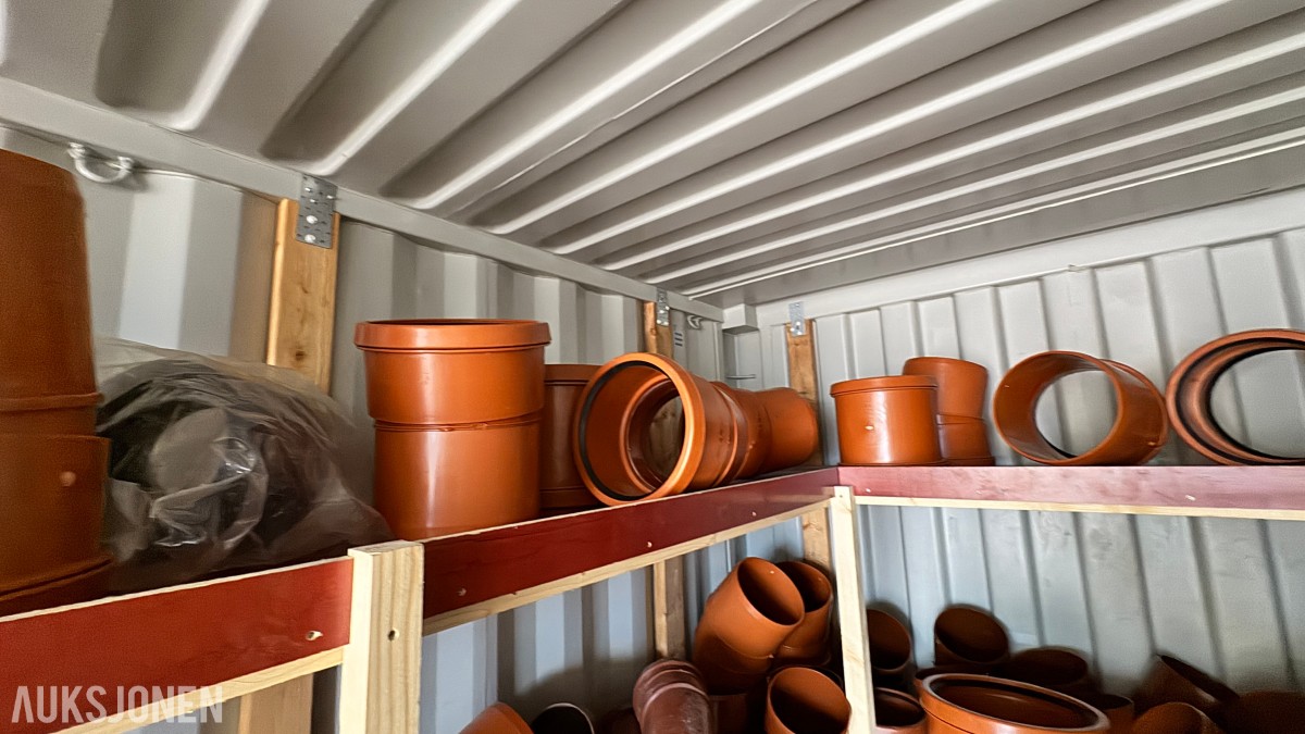 2010 20 fots Container med rørdeler, PE-rør, pumpe og monteringsutstyr