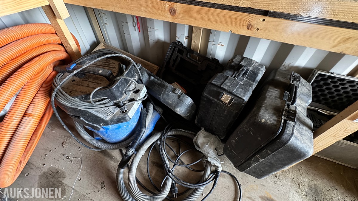 2015 20 fots verkstedcontainer med innredning og utstyr