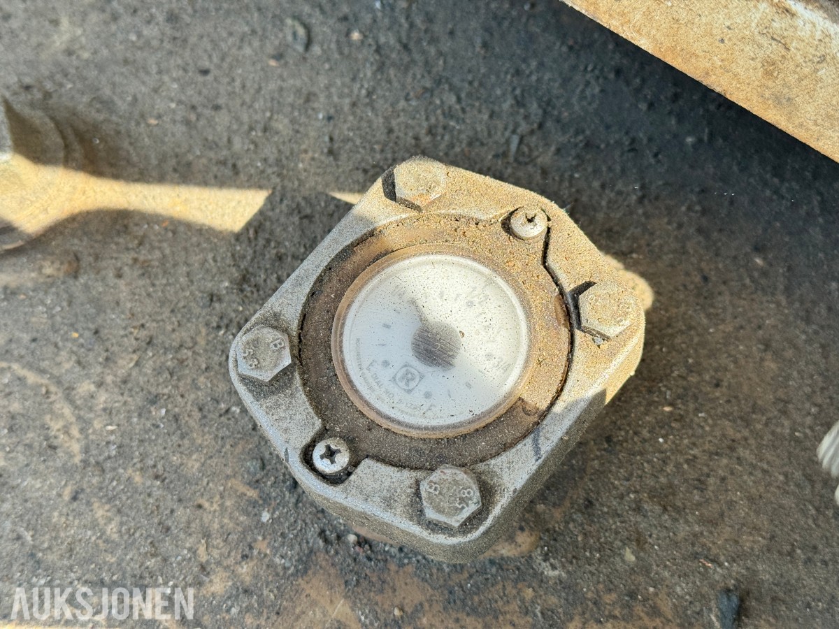 2014 drivstofftank 1000L - ca 1/4 innhold