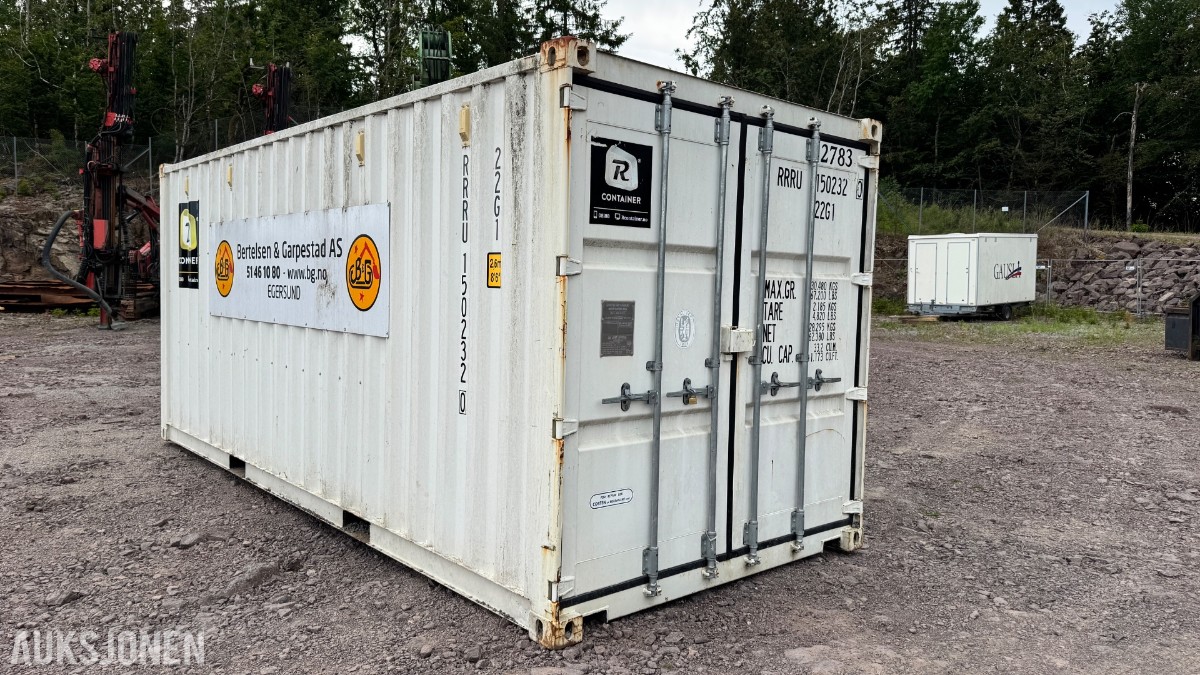 2016 20 fots container med rørdeler, koblinger og VA-materiell