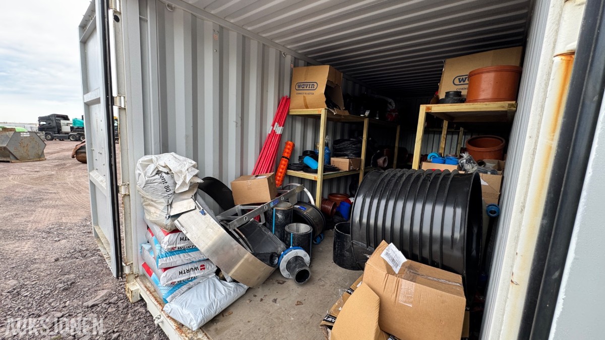2016 20 fots container med rørdeler, koblinger og VA-materiell