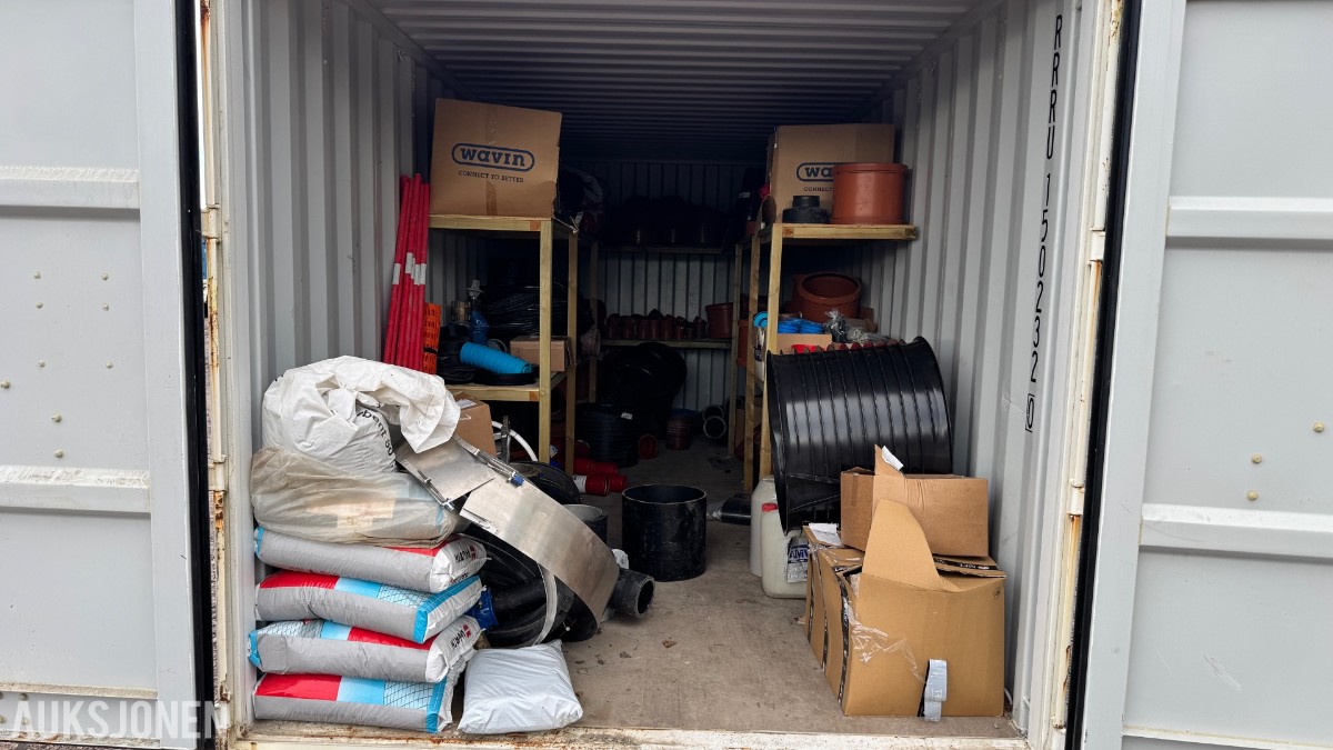 2016 20 fots container med rørdeler, koblinger og VA-materiell