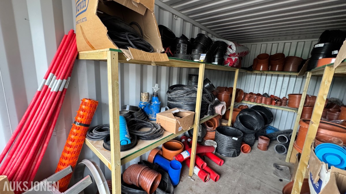 2016 20 fots container med rørdeler, koblinger og VA-materiell