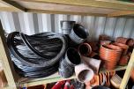 2016 20 fots container med rørdeler, koblinger og VA-materiell
