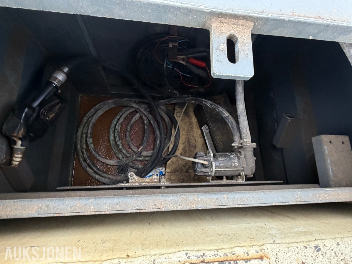 2017 KN Dieseltank 2000L