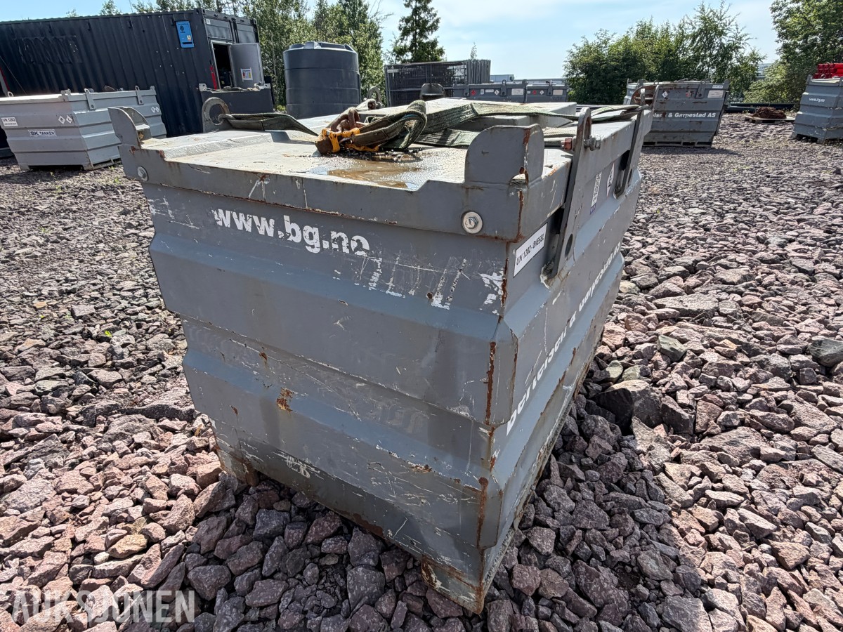 ADR-godkjent dieseltank – 1000 liter - ca. 50% innhold