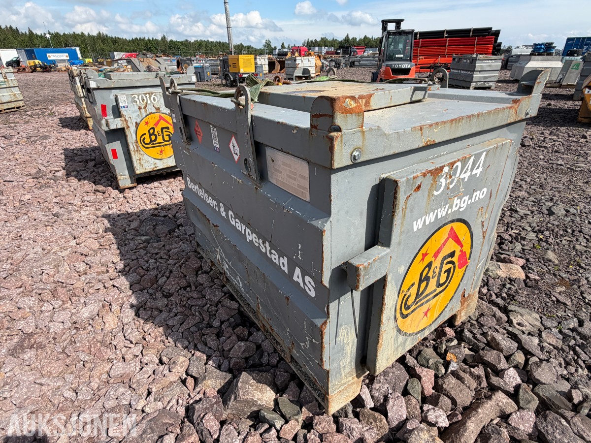 ADR-godkjent dieseltank – 1000 liter - ca. 50% innhold