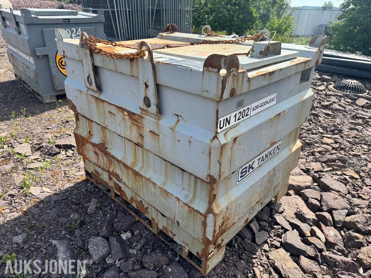 Dieseltank 1000 liter ca 30 % innhold