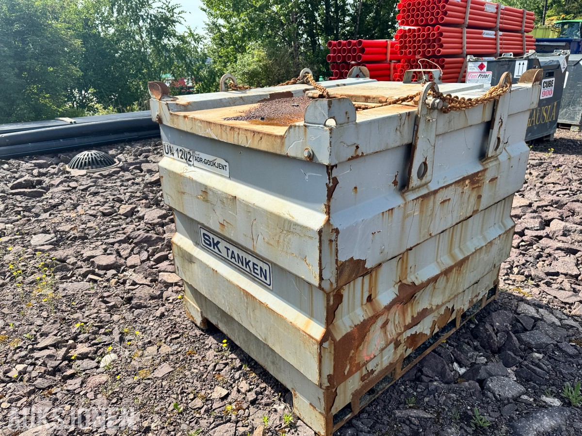 Dieseltank 1000 liter ca 30 % innhold