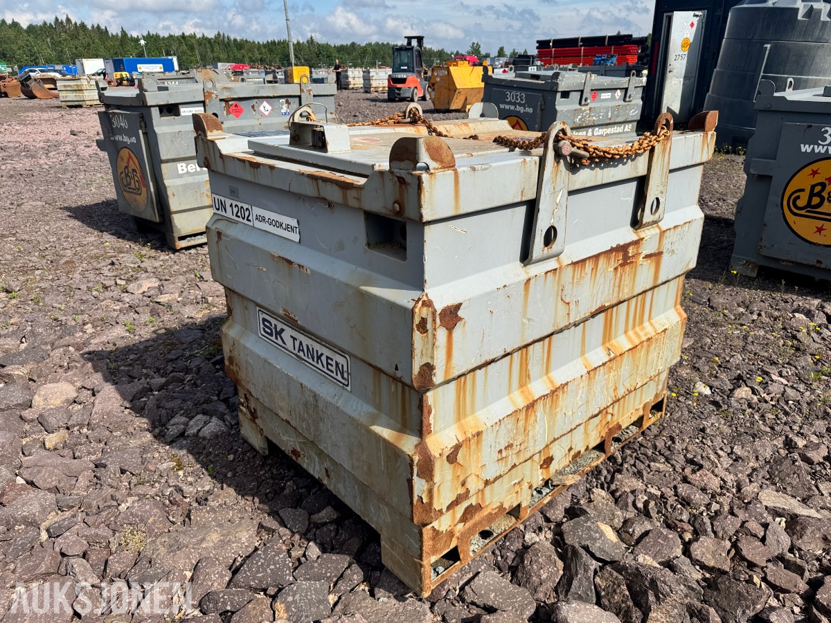 Dieseltank 1000 liter ca 30 % innhold