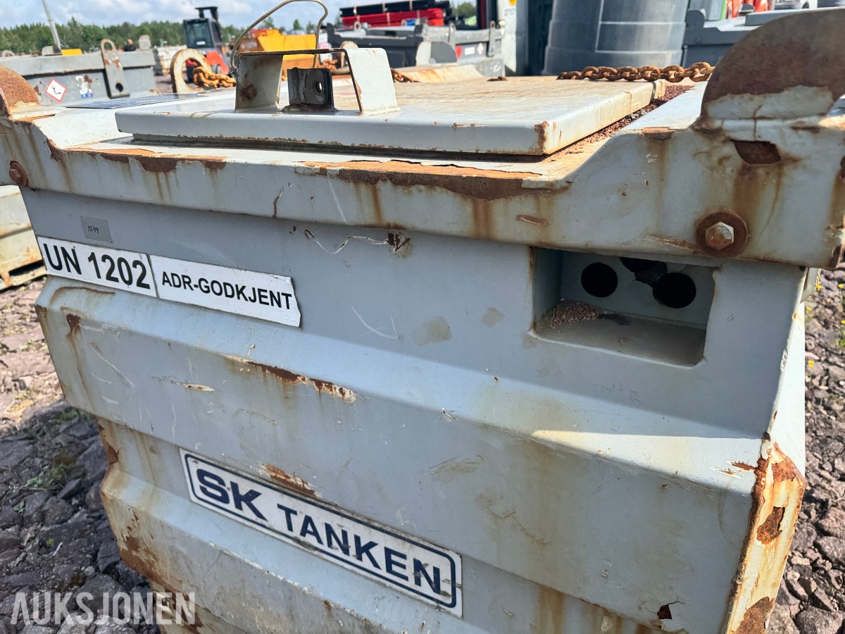 Dieseltank 1000 liter ca 30 % innhold