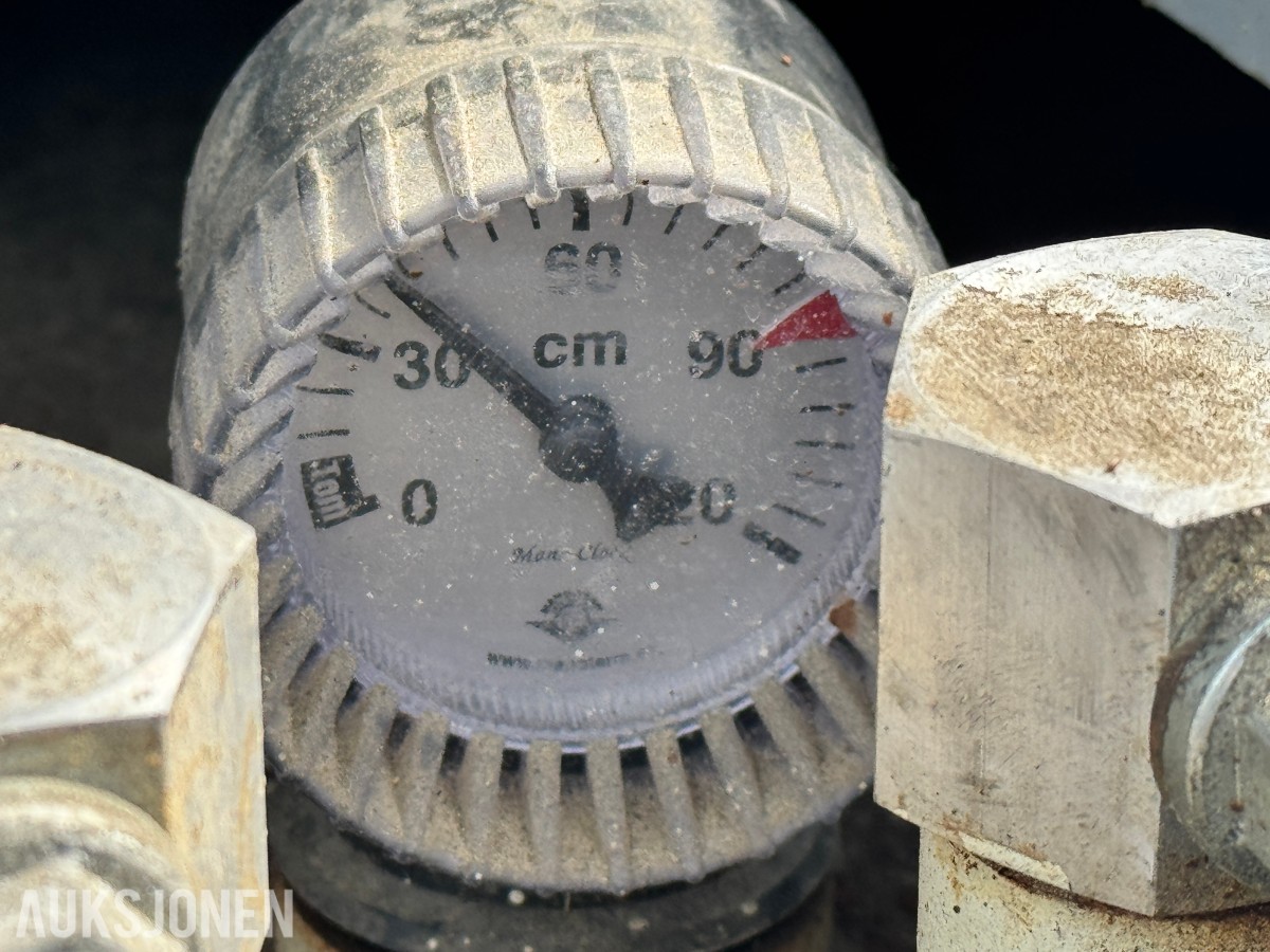 Dieseltank 1000 liter ca 30 % innhold