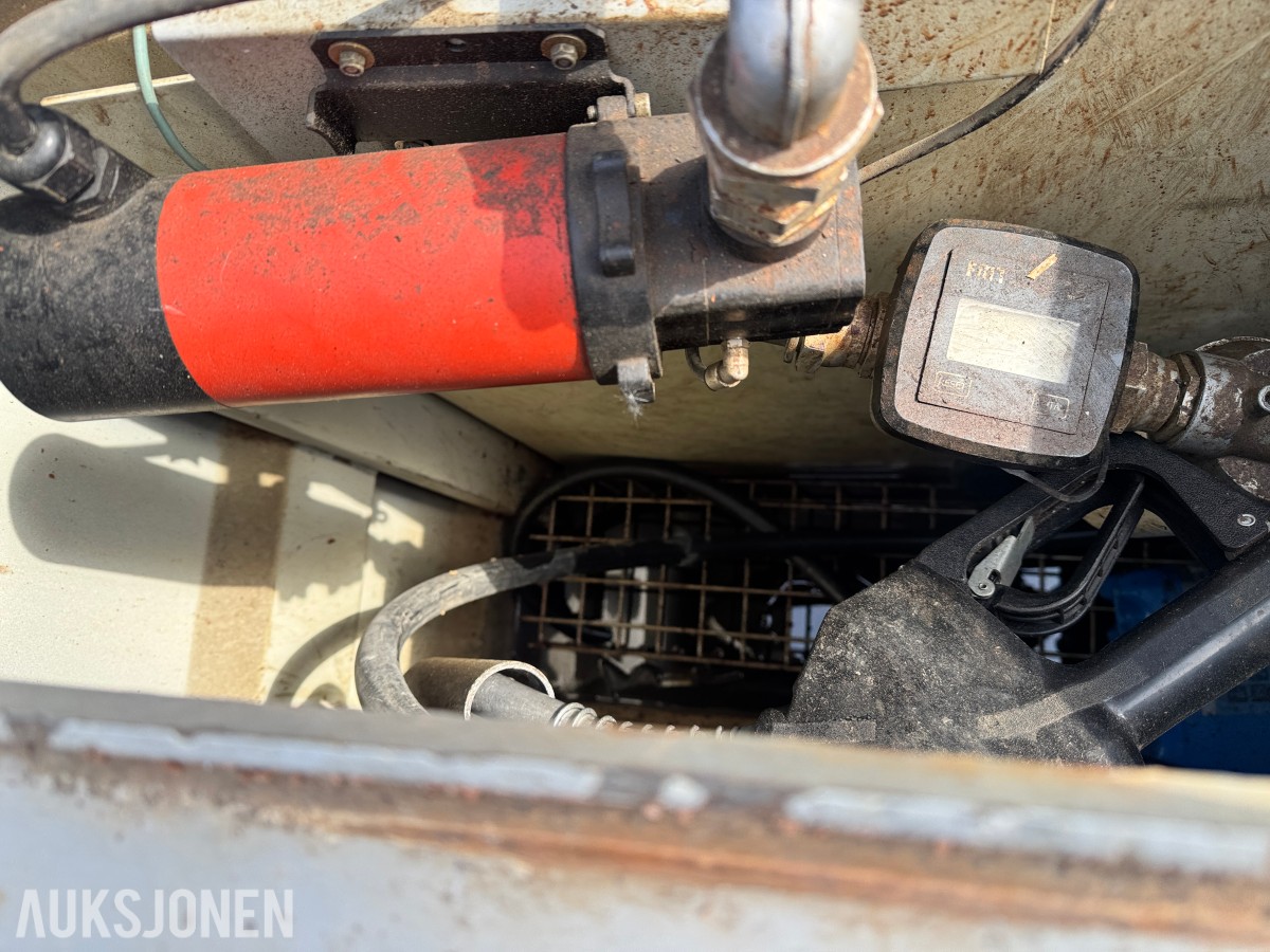 Dieseltank 1000 liter ca 30 % innhold