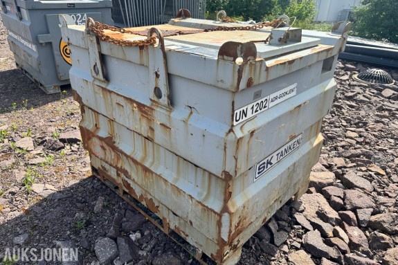 Dieseltank 1000 liter ca 30 % innhold