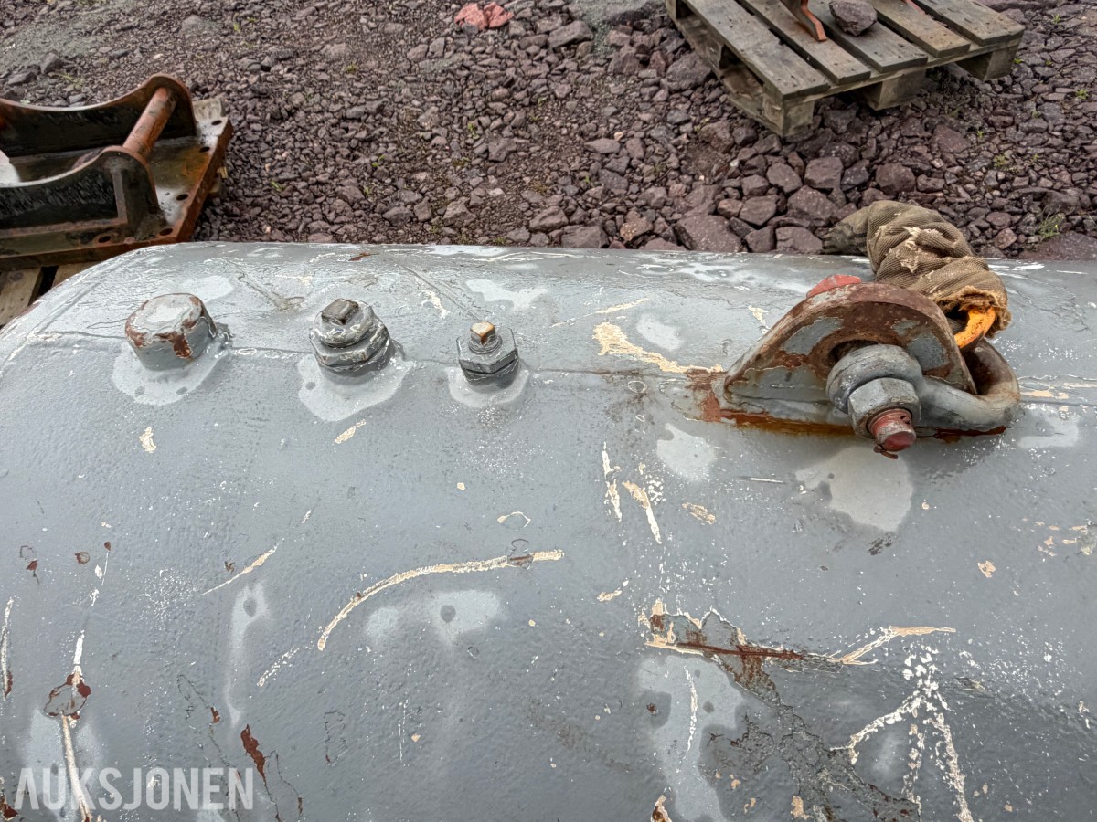 Dieseltank 1000 liter med ca 500 liter diesel