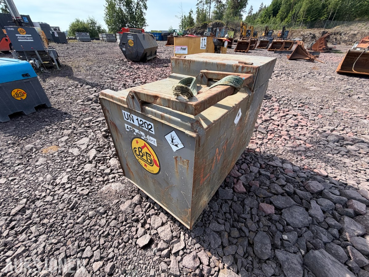 Farmartanken diesel tank 600L med pumpe