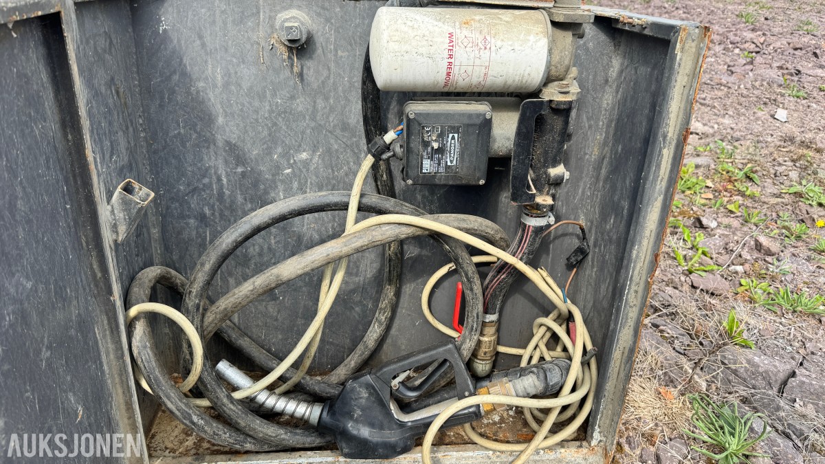Farmartanken diesel tank 600L med pumpe